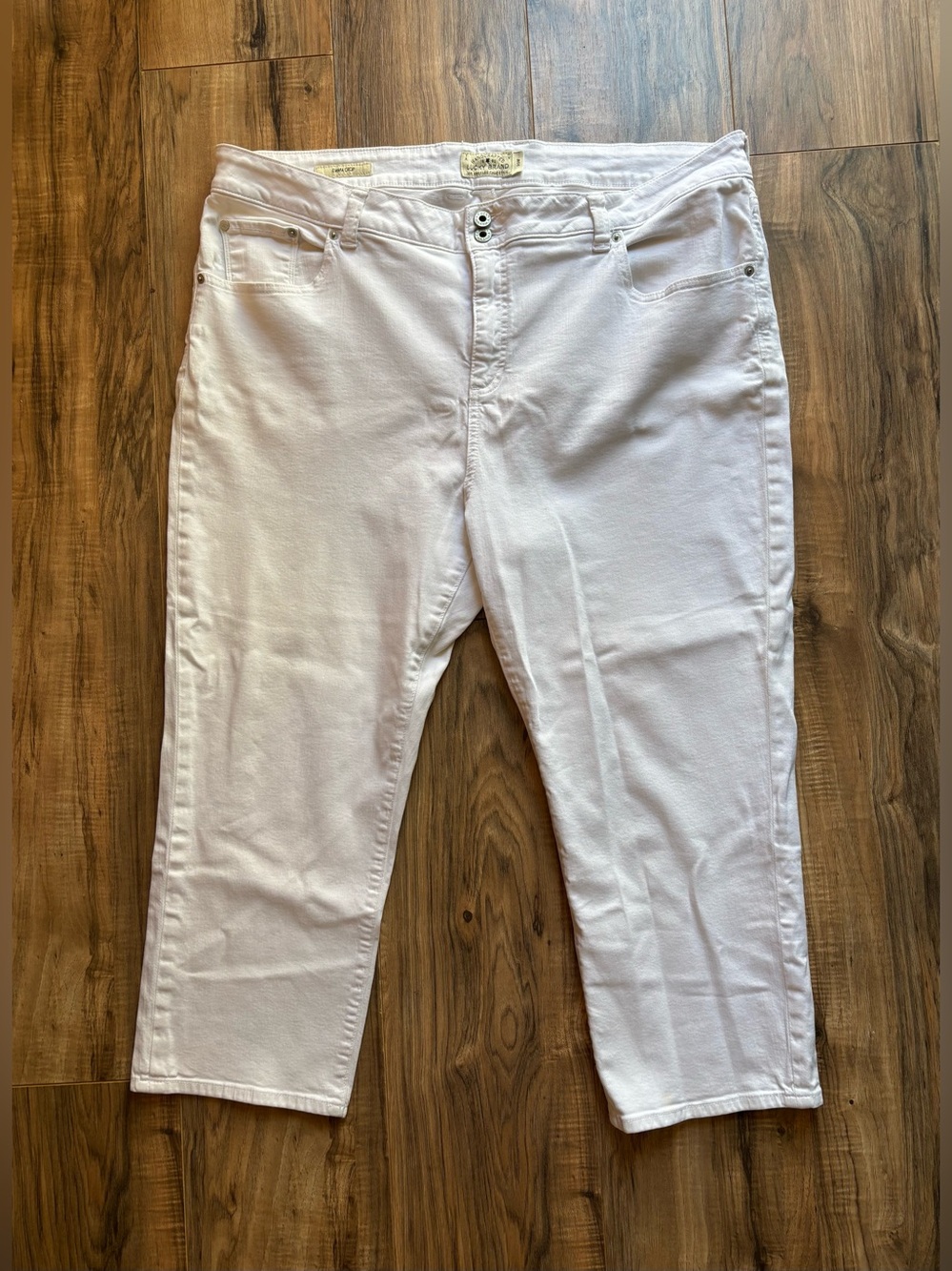 Lucky Brand  Women’s White Emma Crop Jeans Size 20W 98% cotton.